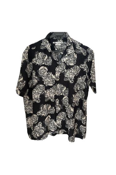 CAMISA ESTAMPADO FLORAL EFECTO ARRUGADO. REGULAR FIT
