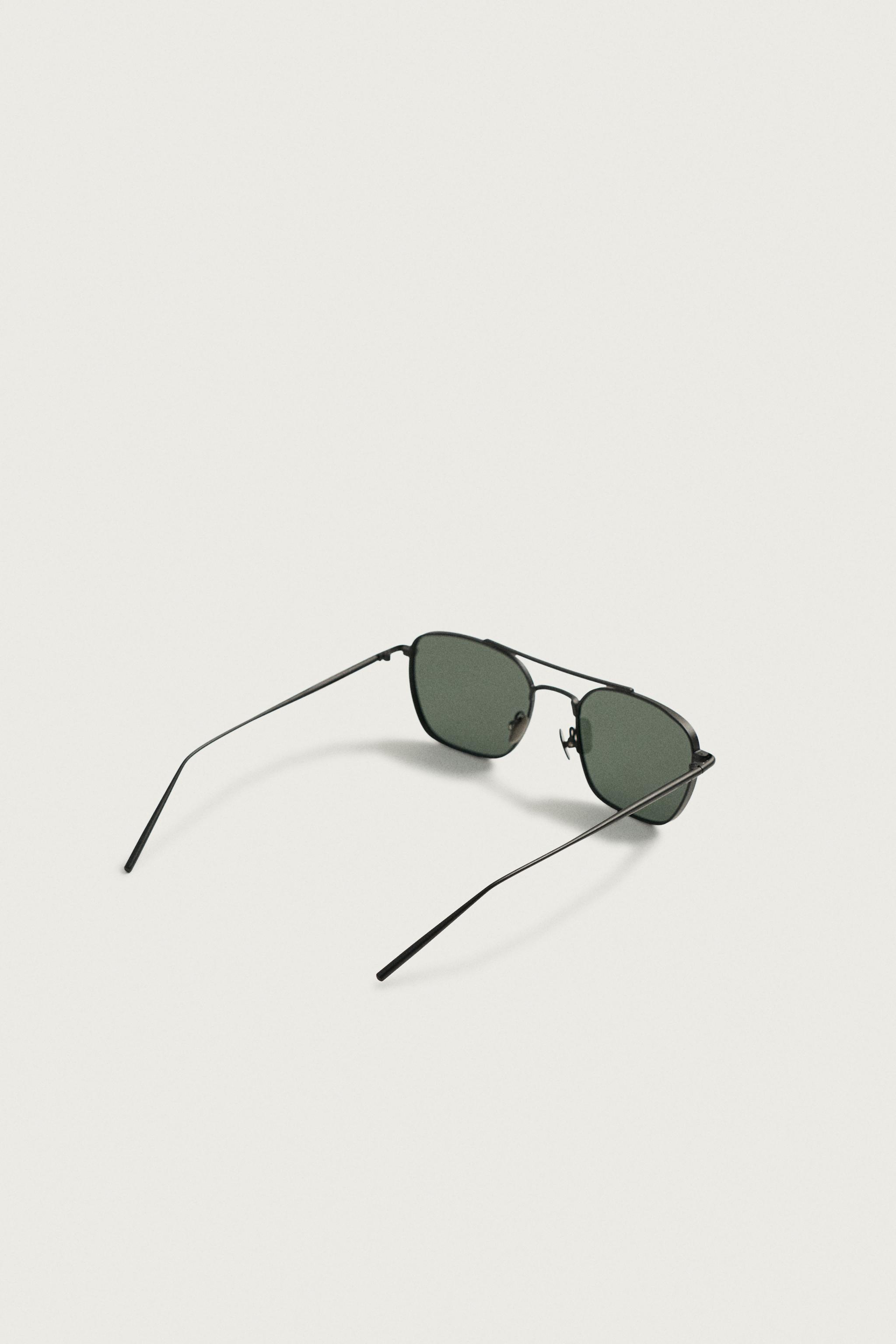 LUNETTES DE SOLEIL MÉTALLIQUES CARRÉES