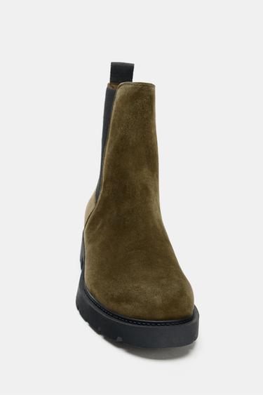 FLACHE STIEFELETTE AUS VELOURSLEDER - Grün von Zara