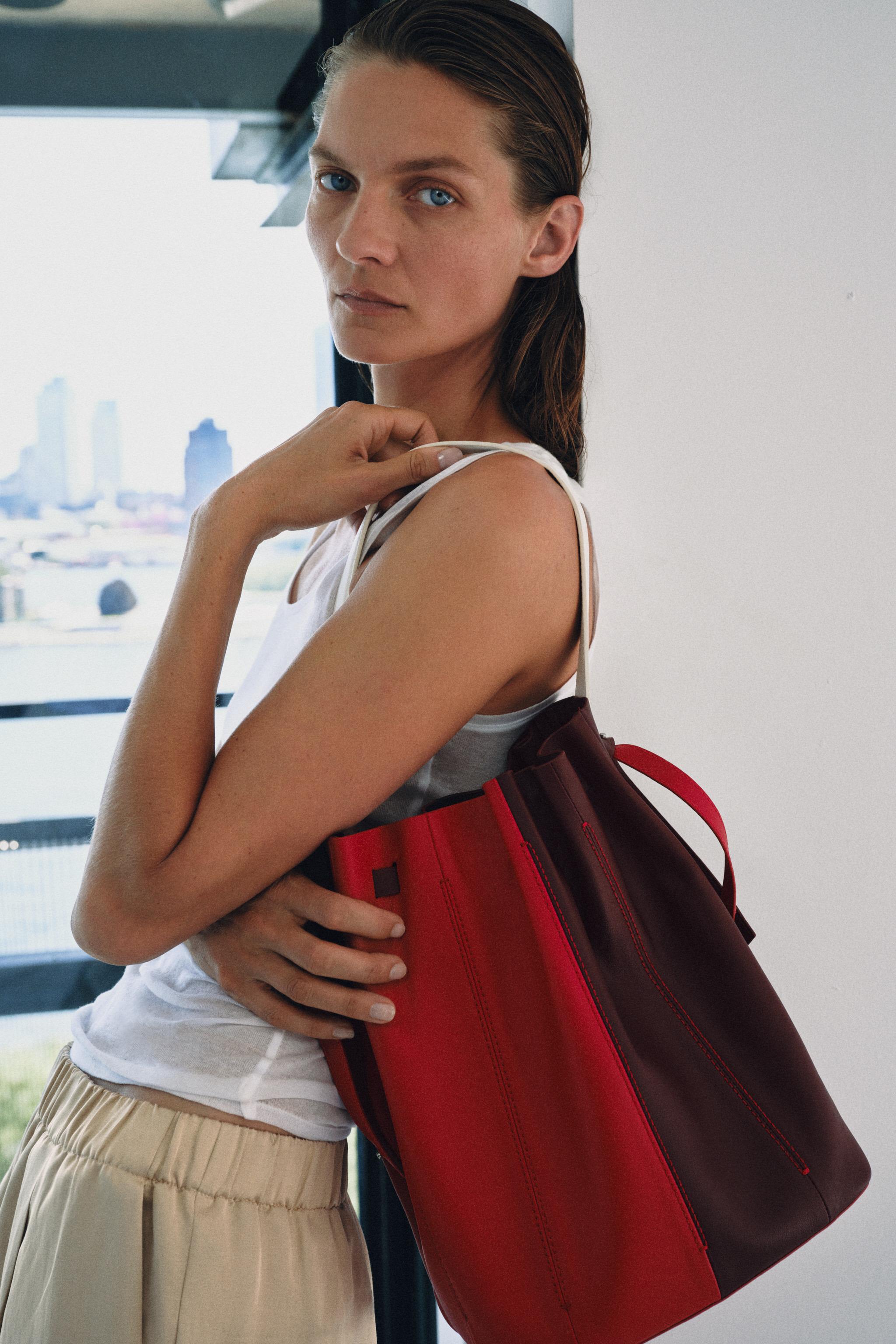 COLORBLOCK LEATHER SHOULDER BAG — Red