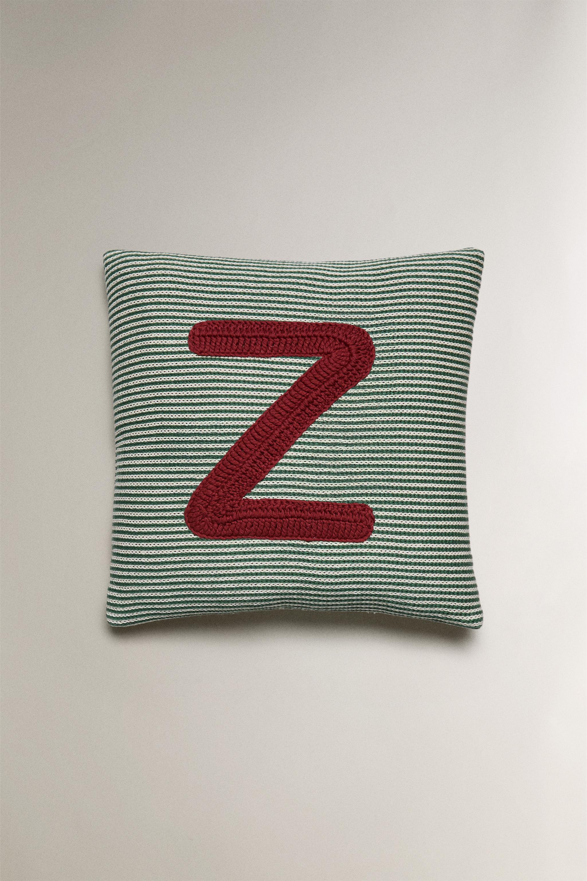 COUSSIN ENFANT BRODÉ LETTRE Z