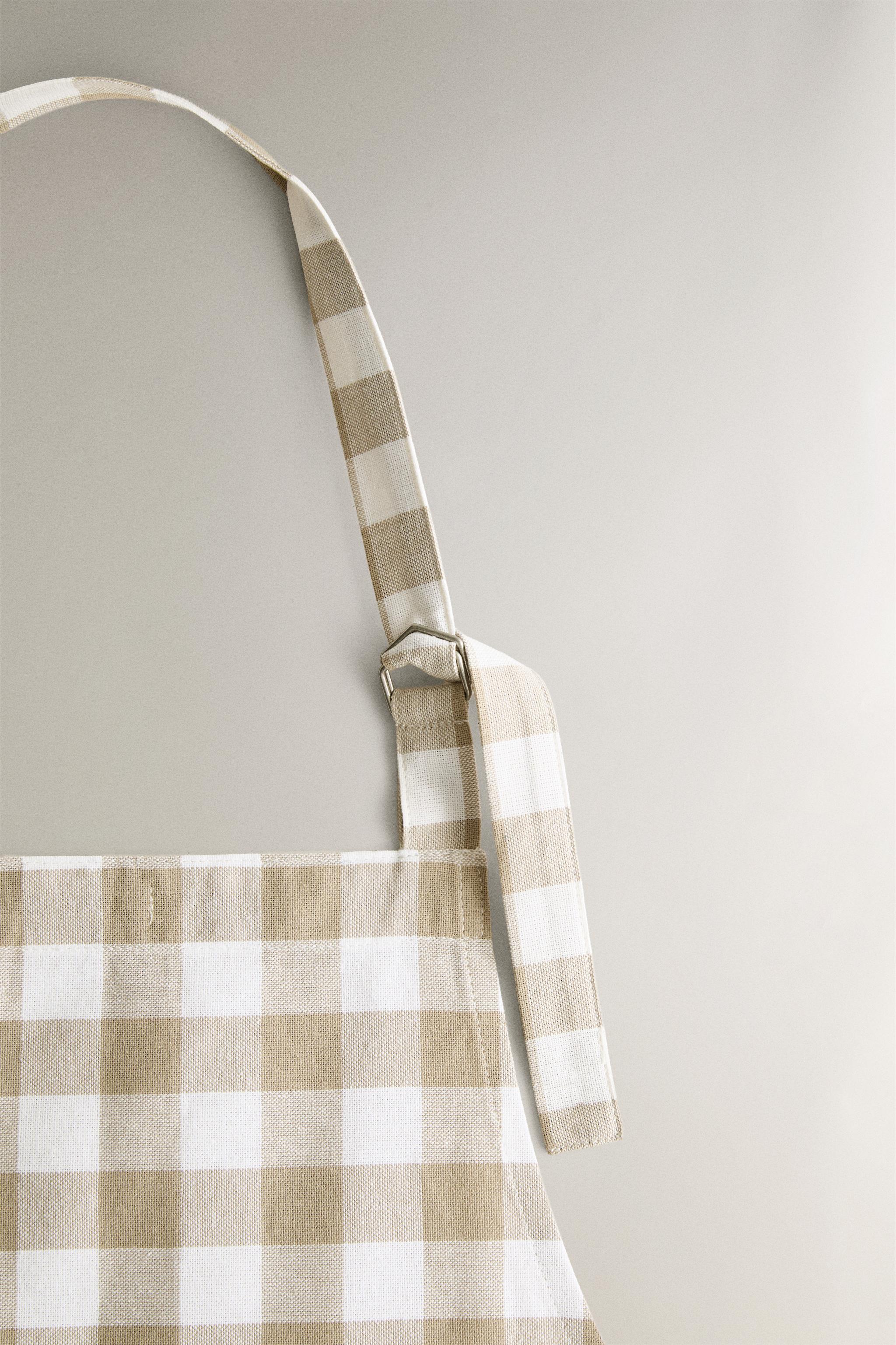 DYED THREAD APRON