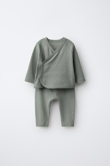 КОМПЛЕКТ ИЗ ФУТБОЛКИ И БРЮК С АЖУРНЫМИ ДЕТАЛЯМИ — ЗЕЛЕНОВАТЫЙ от Zara
