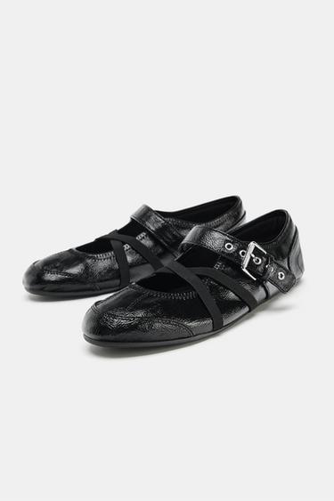 BALLERINES EFFET VERNI À BOUCLES - Noir de Zara - Image 3
