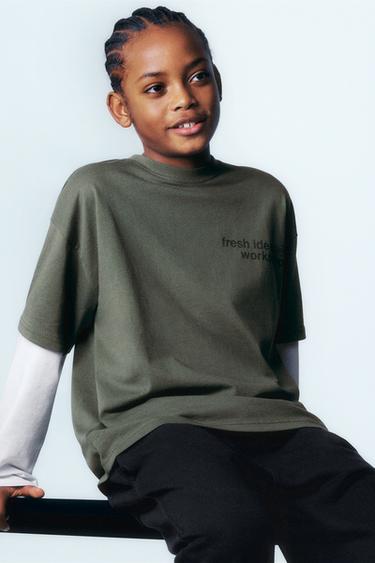 تيشرت بكمين مزدوجين وكتابة - كاكي by Zara