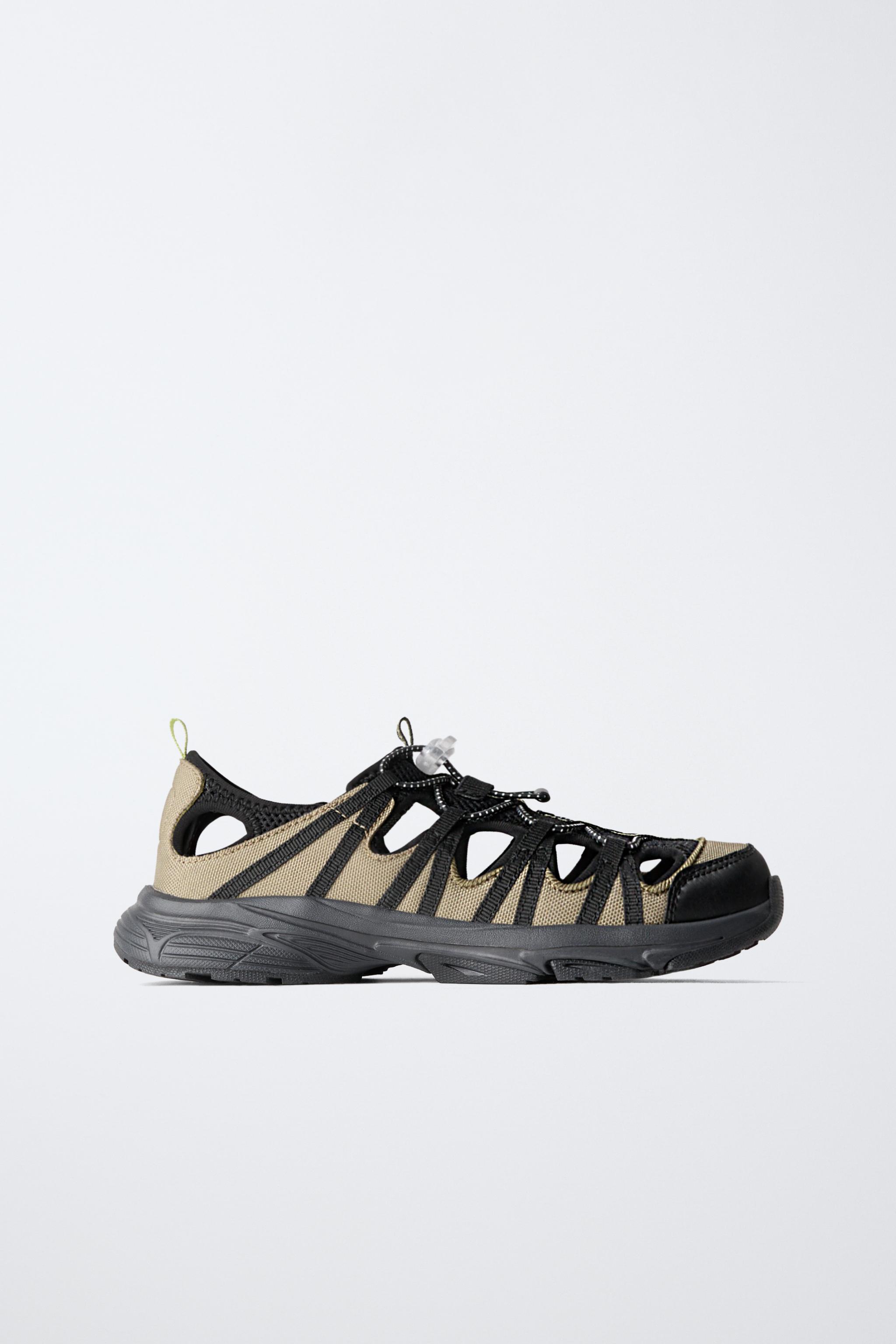 FISHERMAN SNEAKERS — Black