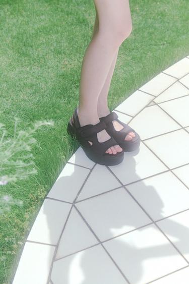 ギザギザソール スポーツサンダルブラウンZaraのギザギザソール スポーツサンダル - ブラウン