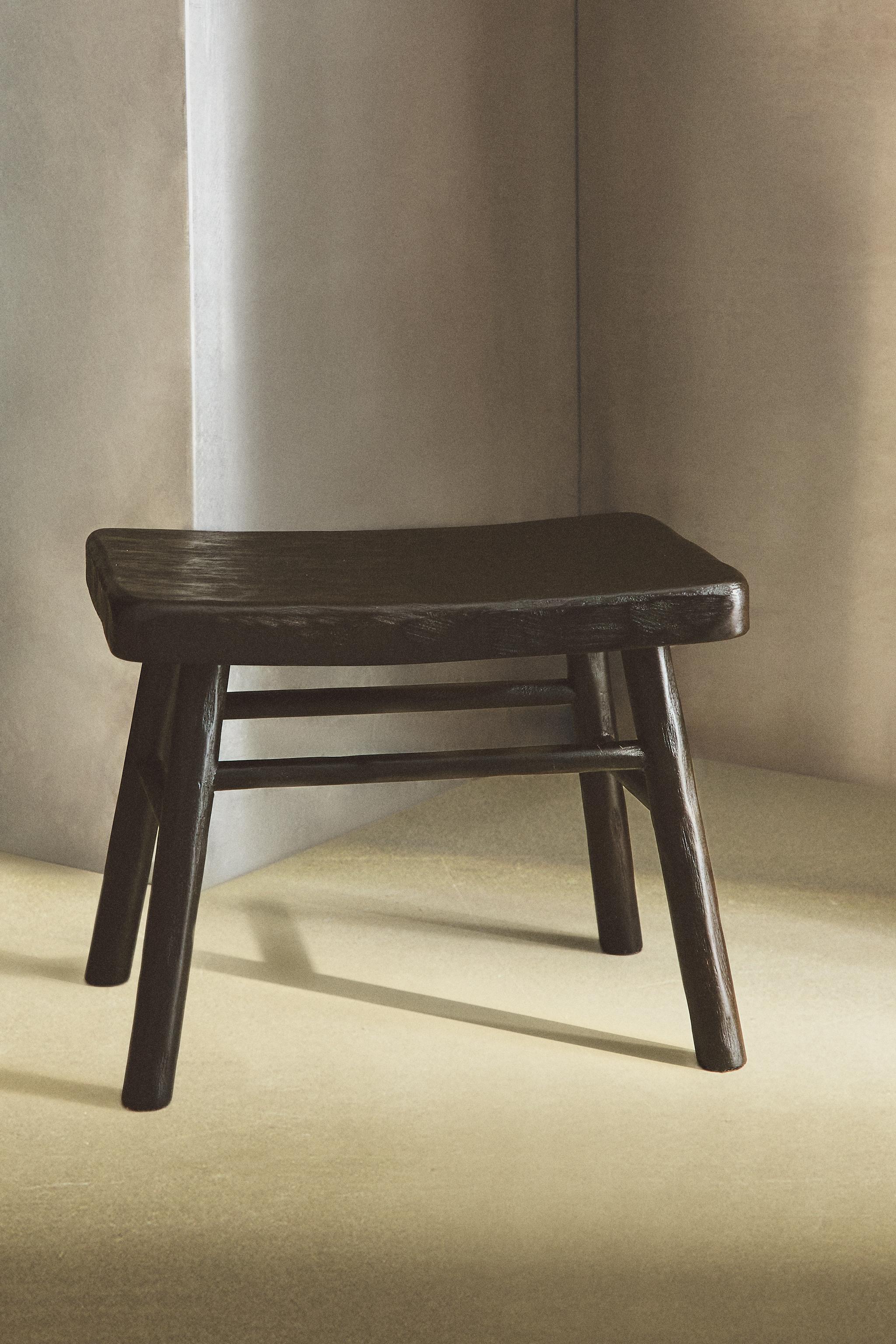 MINI HAMMERED STOOL