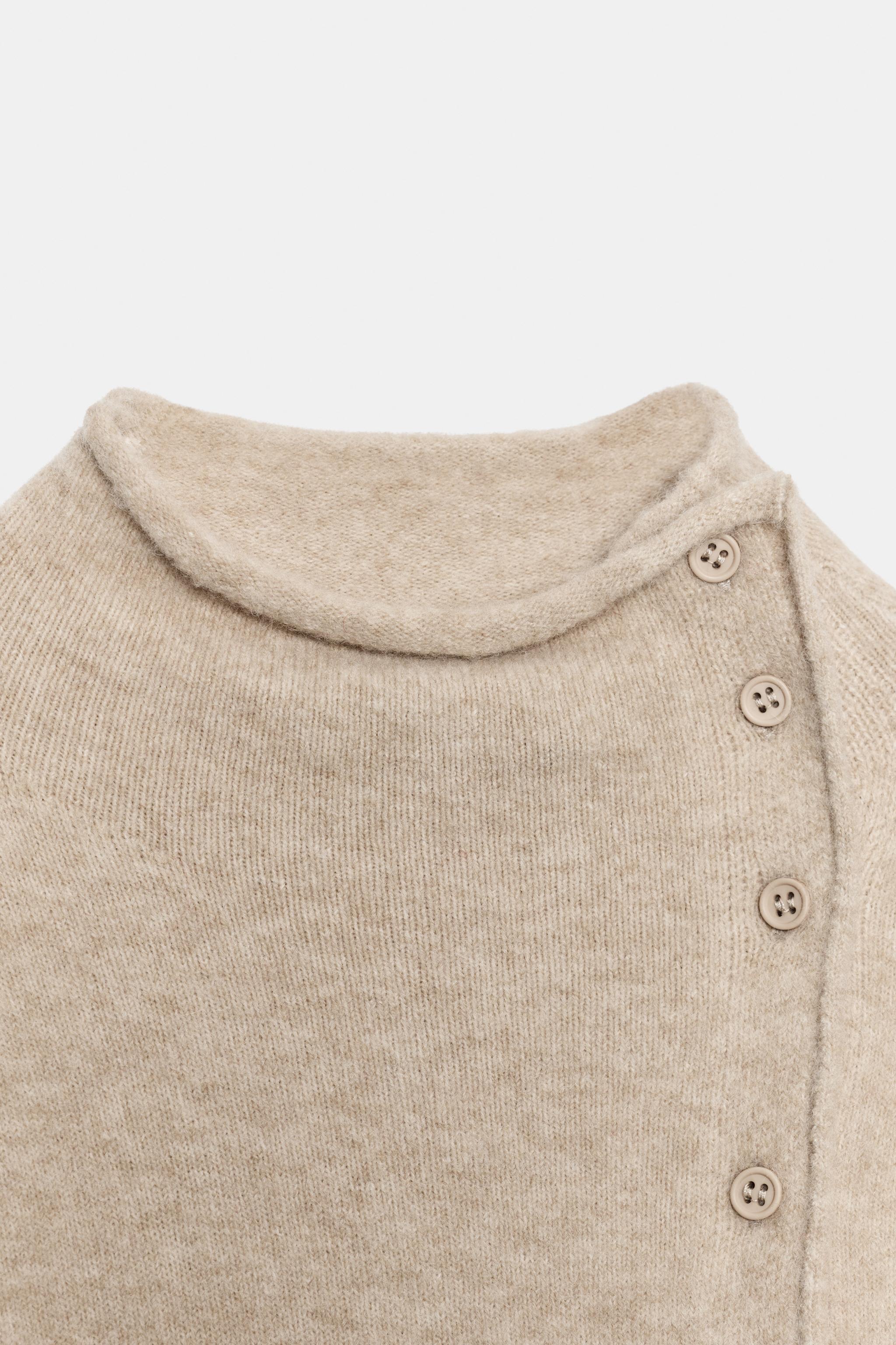 SHORT-SLEEVE WRAP KNIT TOP