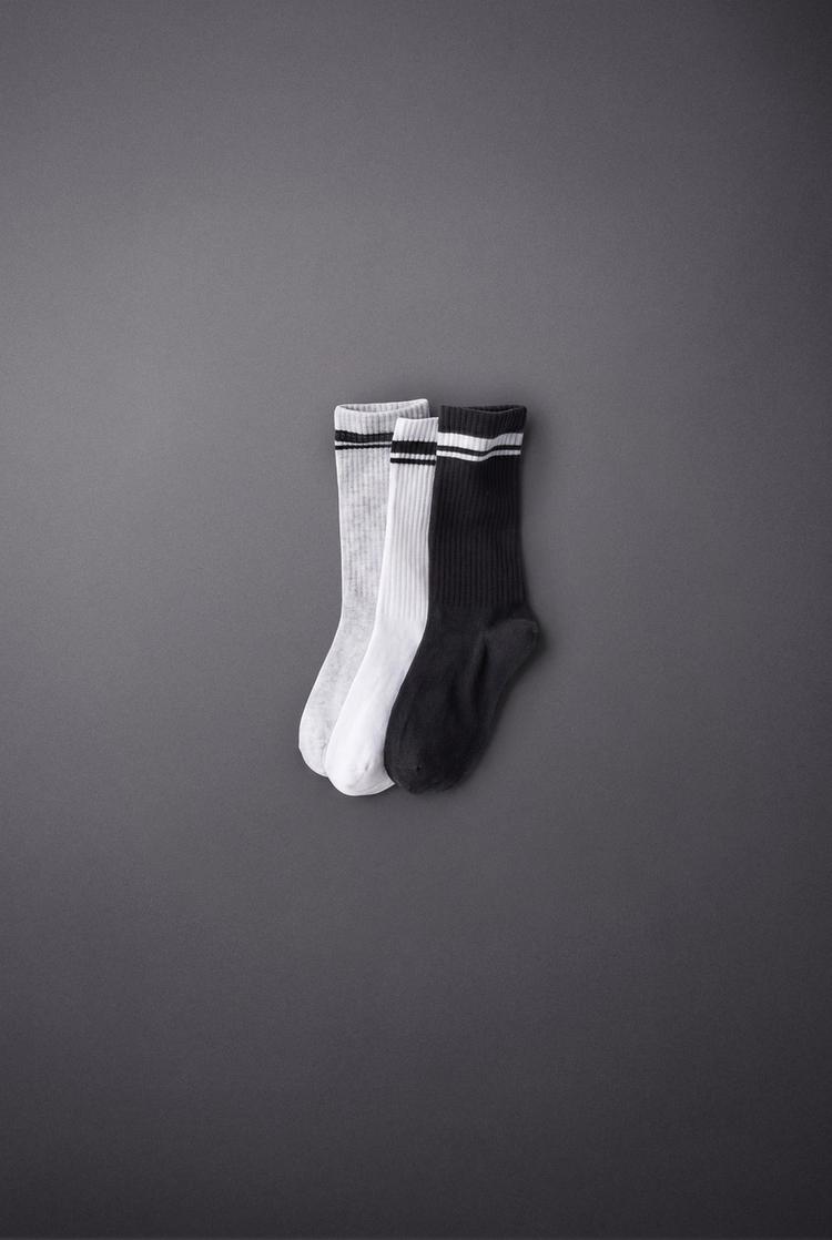 PACK TRES CALCETINES MEDIOS RAYA DEPORTIVA