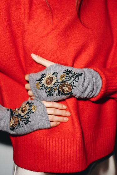 Zara BEADED FLORAL EMBROIDERED KNIT MITTENS - Gray