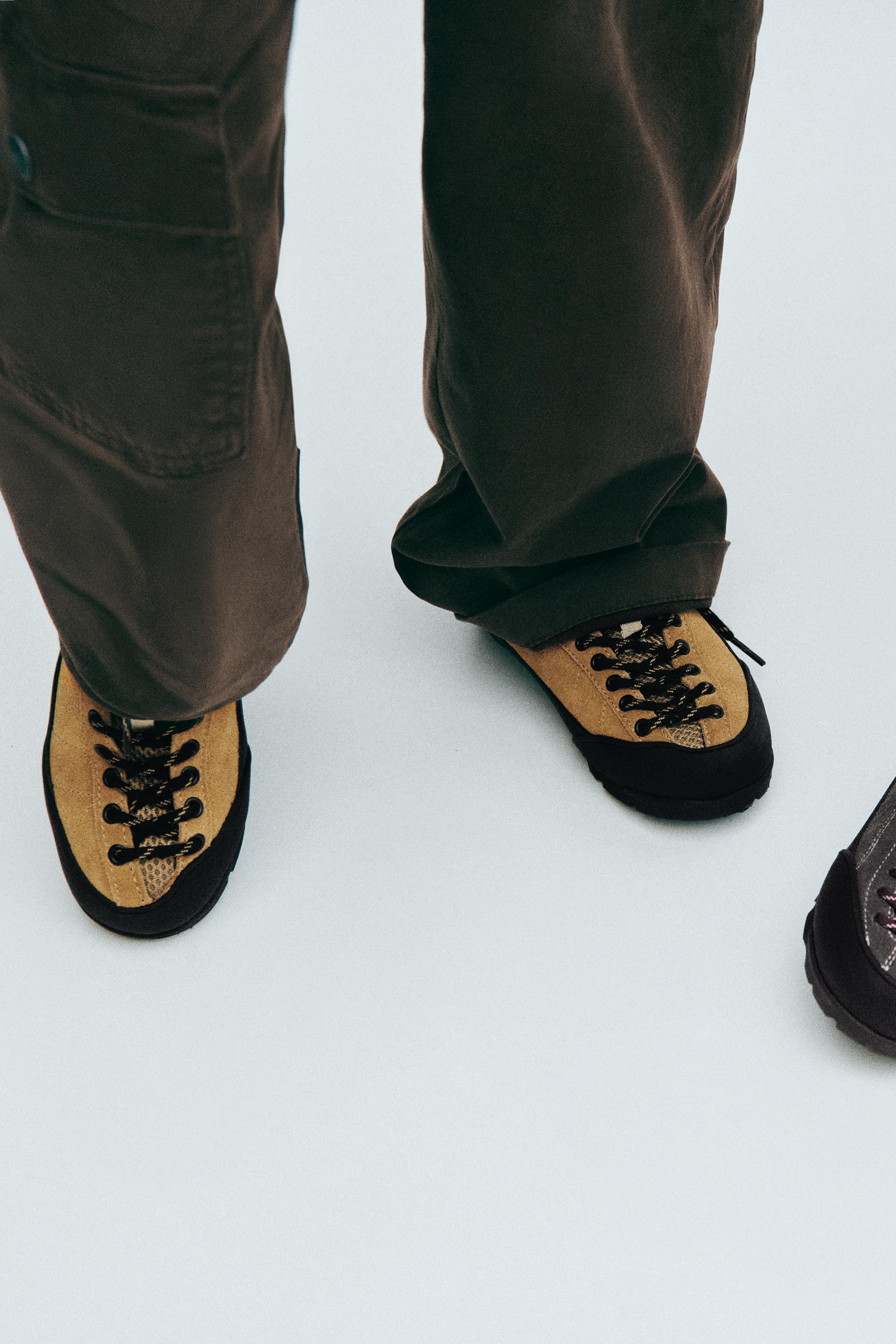 CONTRAST SNEAKER BOOTS