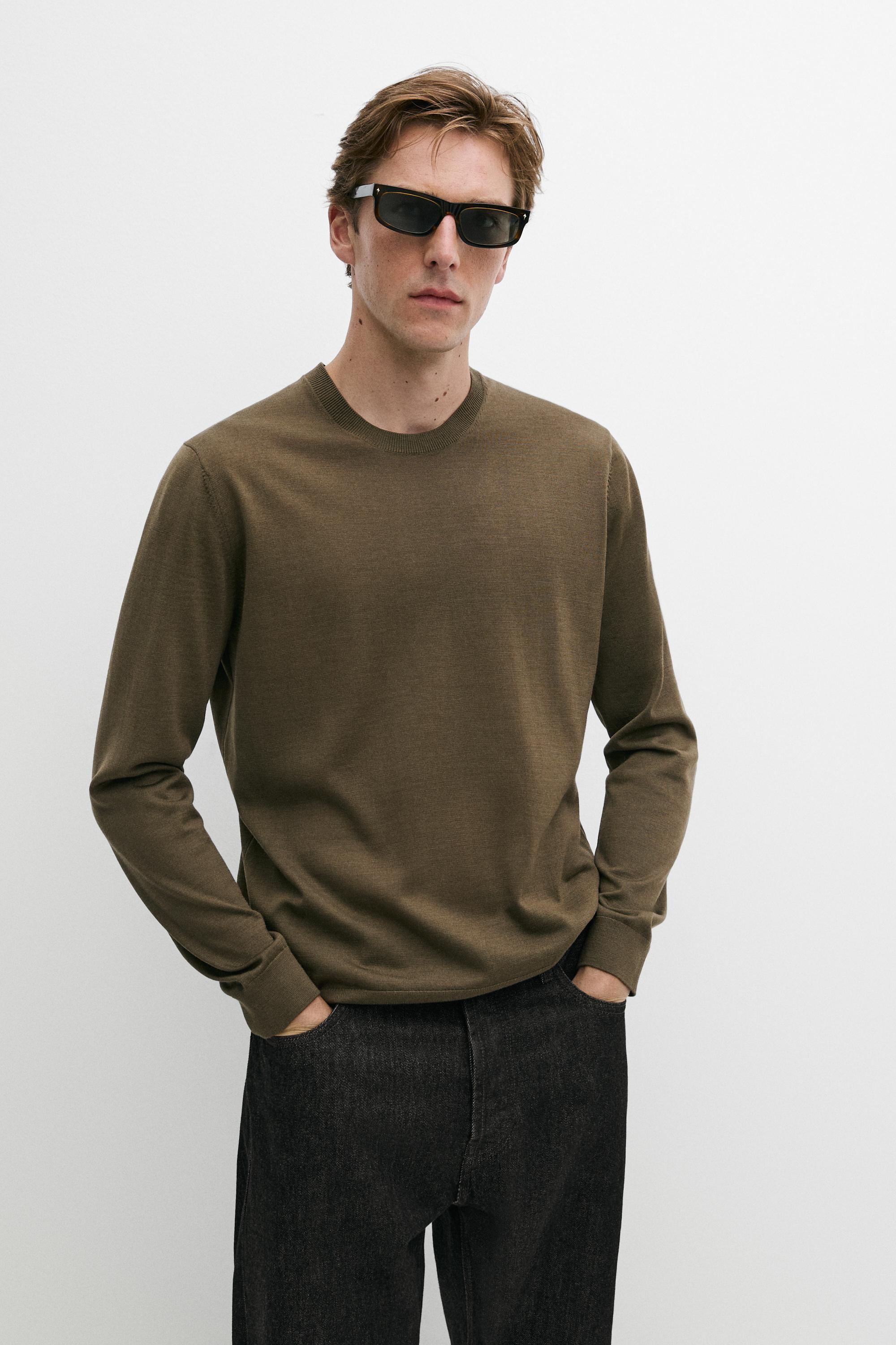 100% merino wool knit round neck sweater — Oil