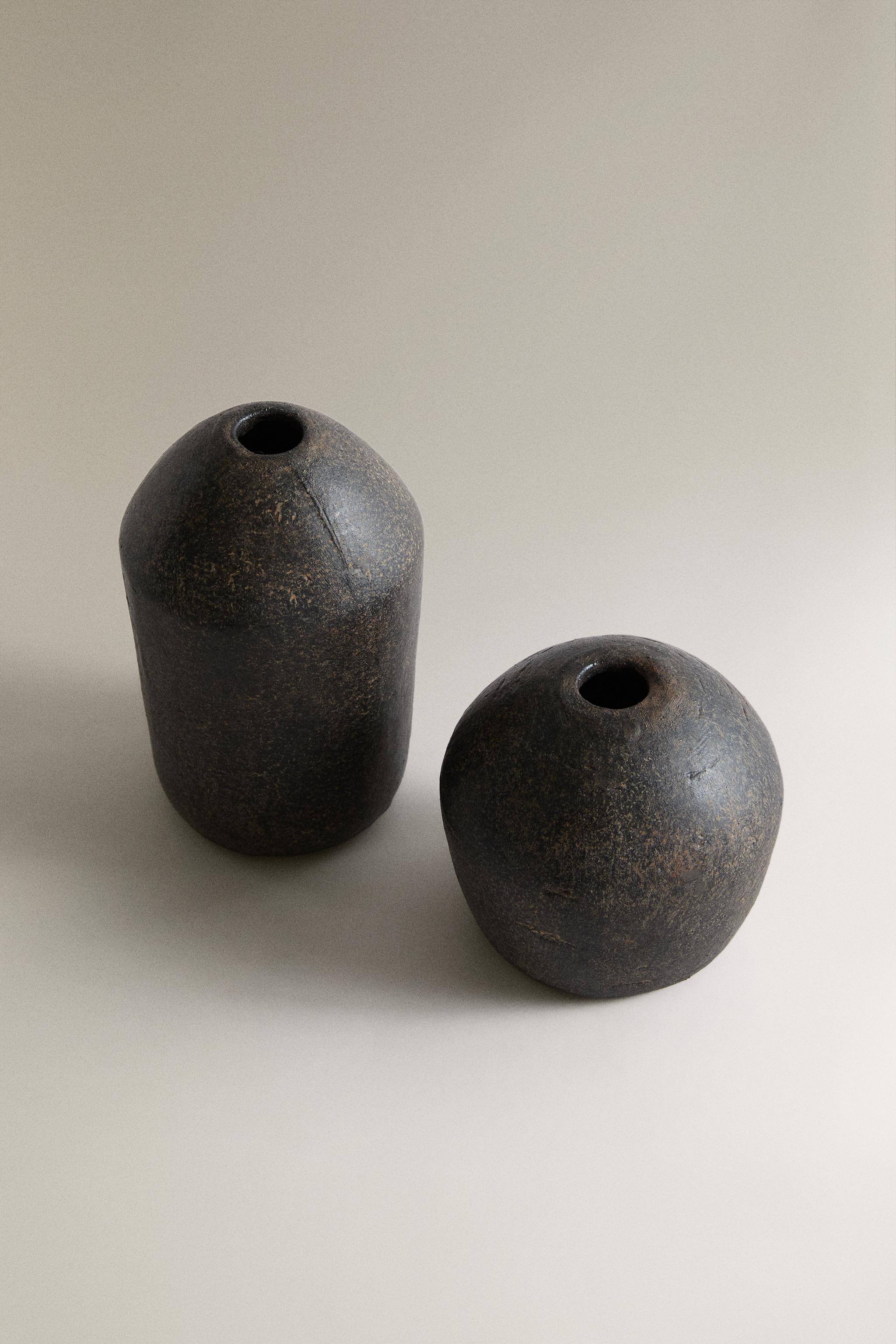 OVAL DECORATIVE CERAMIC VASE — Black
