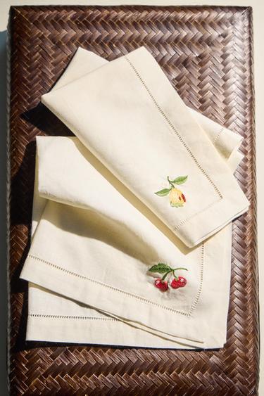 LOT DE SERVIETTES BRODÉES FRUITS (LOT DE 2) - Écru de Zara