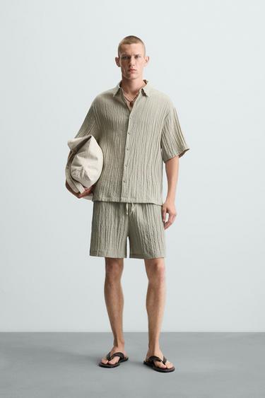 BERMUDA JACQUARD EFECTO ARRUGADO - Verde claro de Zara - Imagen 0