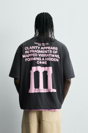 T-SHIRT MIT GUMMIERTEN PRINTS - Anthrazit dunkel von Zara