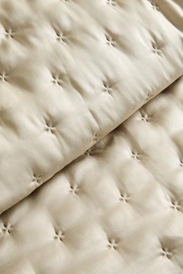 PLAIN QUILTED BEDSPREAD WITH KNOTS - Cava by Zara