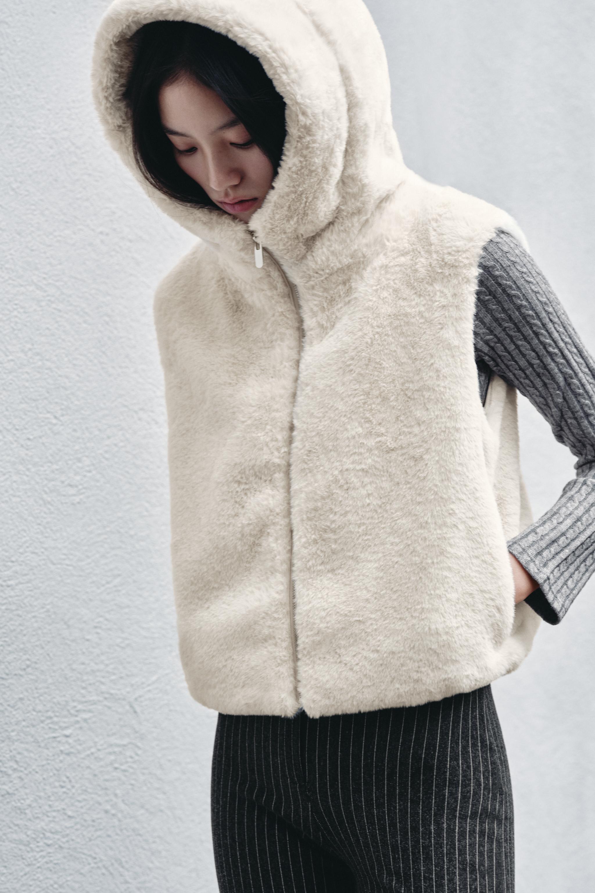 フェイクファー フードベスト - エクリュ | ZARA Japan / 日本