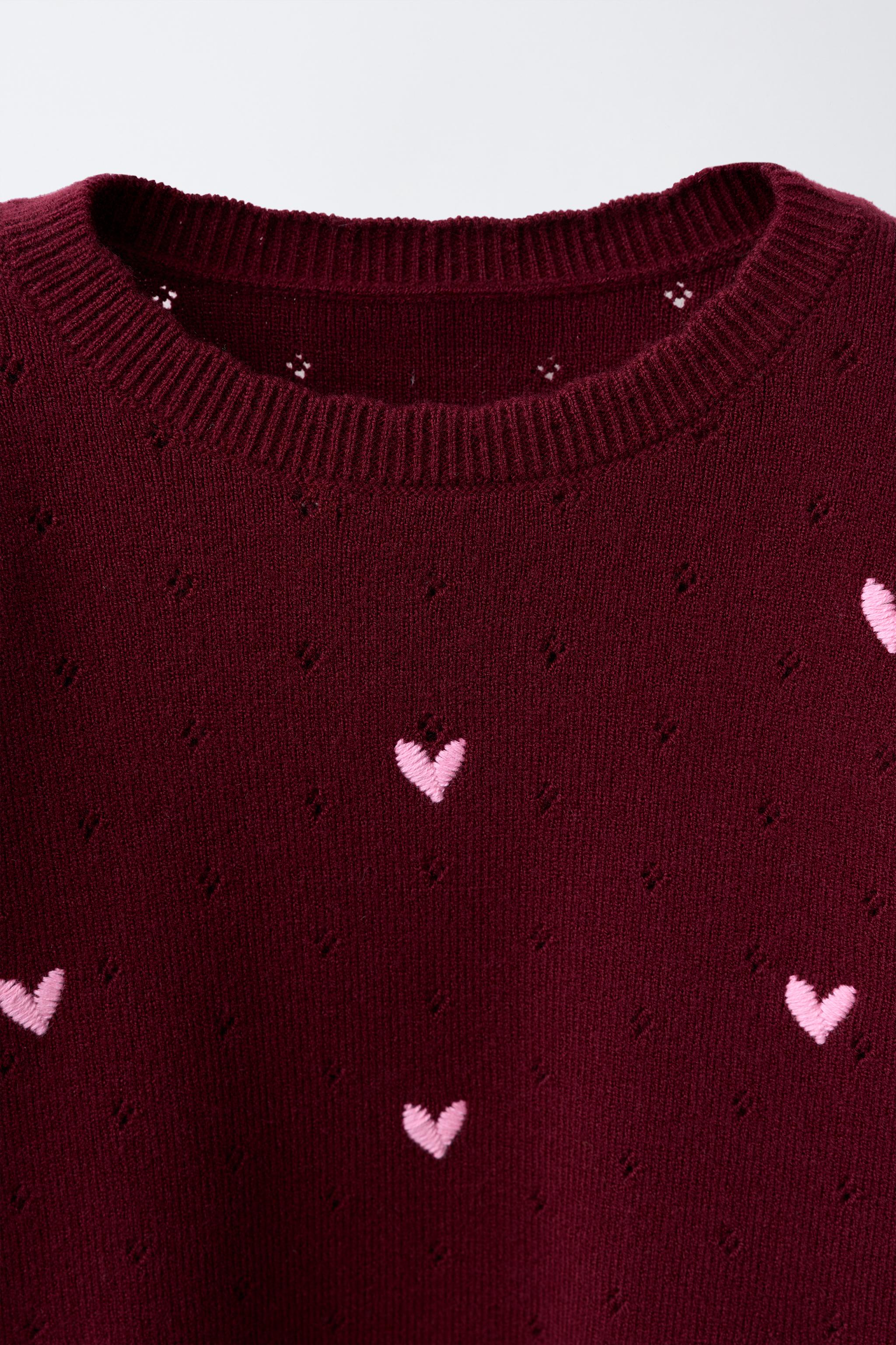 PULL EN MAILLE AVEC BRODERIES