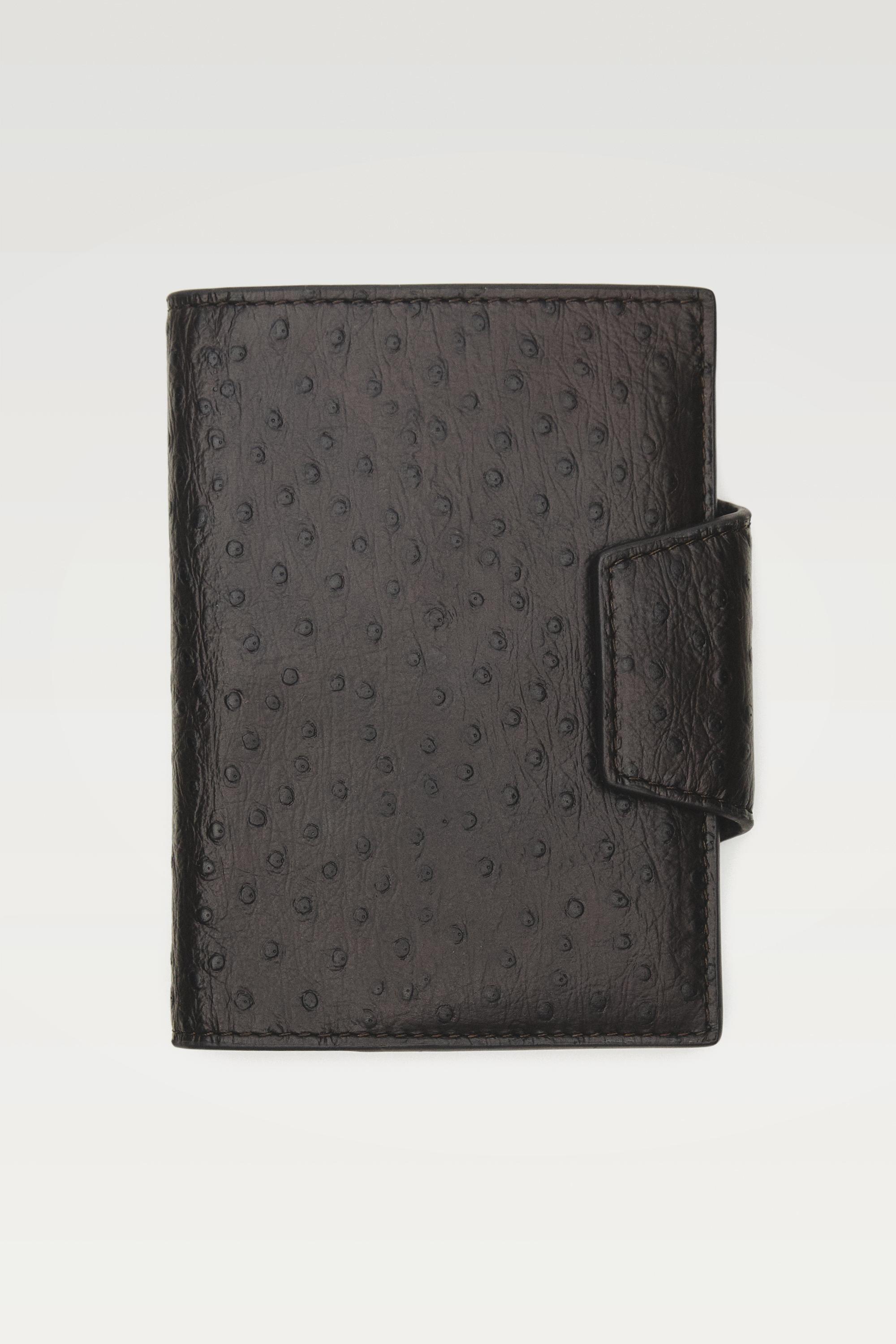 Textured leather passport holder — Brown