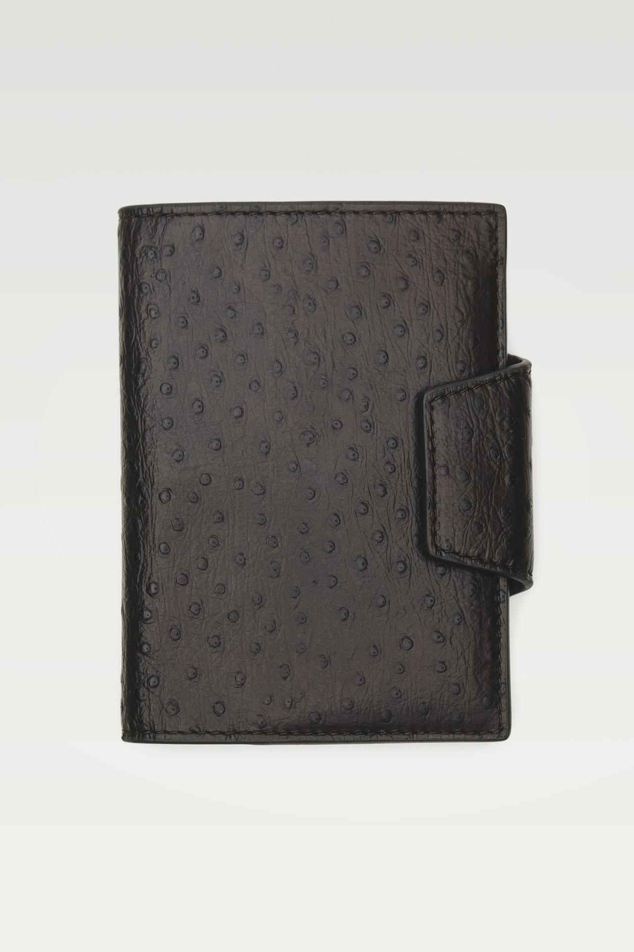 Textured leather passport holder — Brown