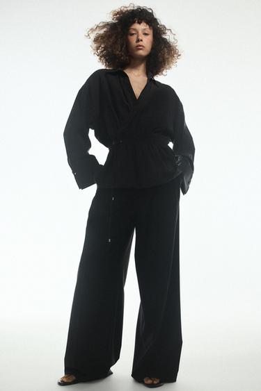 PANTALÓN PLIEGUES TRABILLA ESPALDA - Negro de Zara