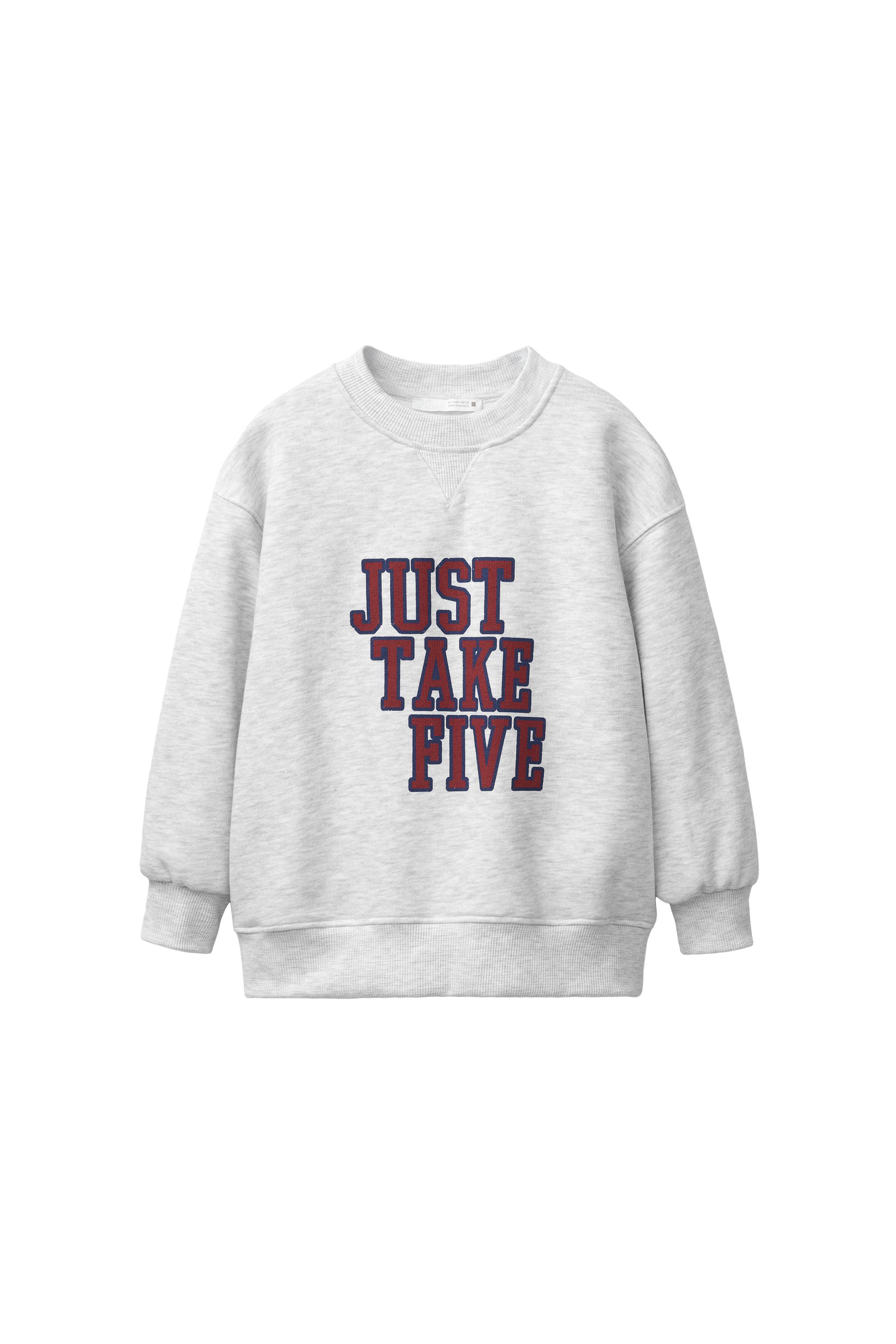 SUDADERA ESTAMPADO TEXTO VARSITY