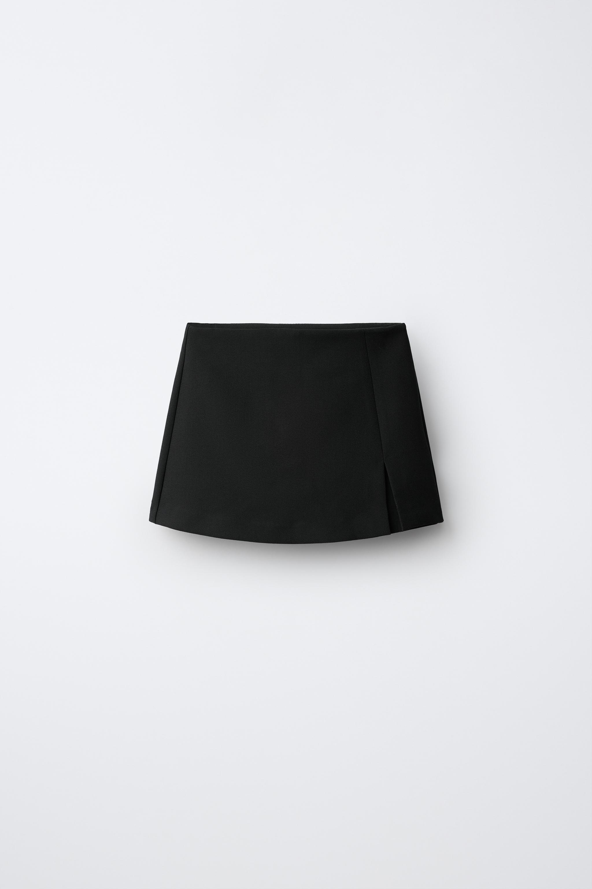 PLAIN BERMUDA SKORT — Black