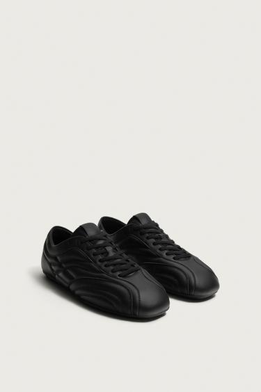 ZAPATILLA ACOLCHADA - Negro de Zara