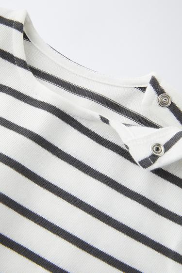 T-SHIRT À RAYURES - Gris anthracite de Zara - Image 2