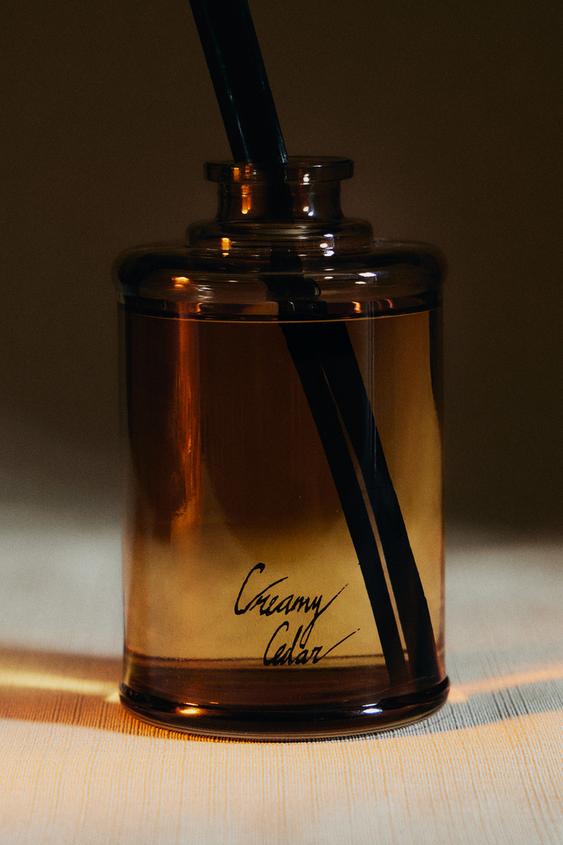 (185 ML) CREAMY CEDAR GEURSTOKJES - Ecru van Zara - Afbeelding 0