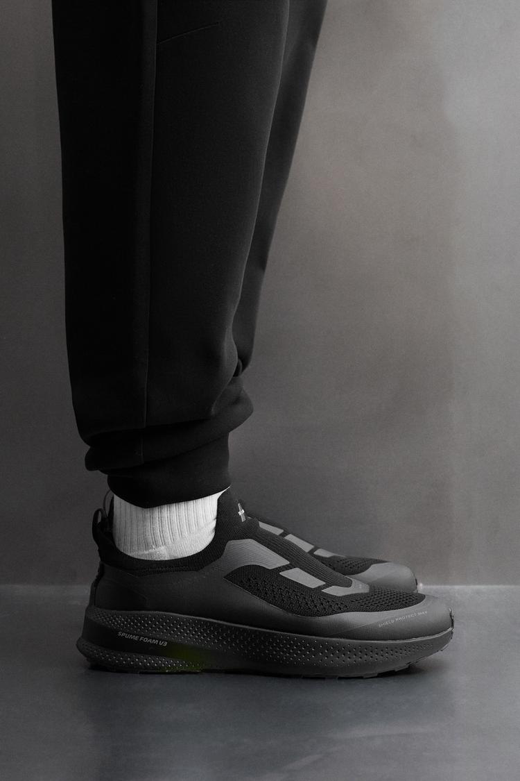 ZAPATILLA DE CORRER SIN CORDONES Negro ZARA España