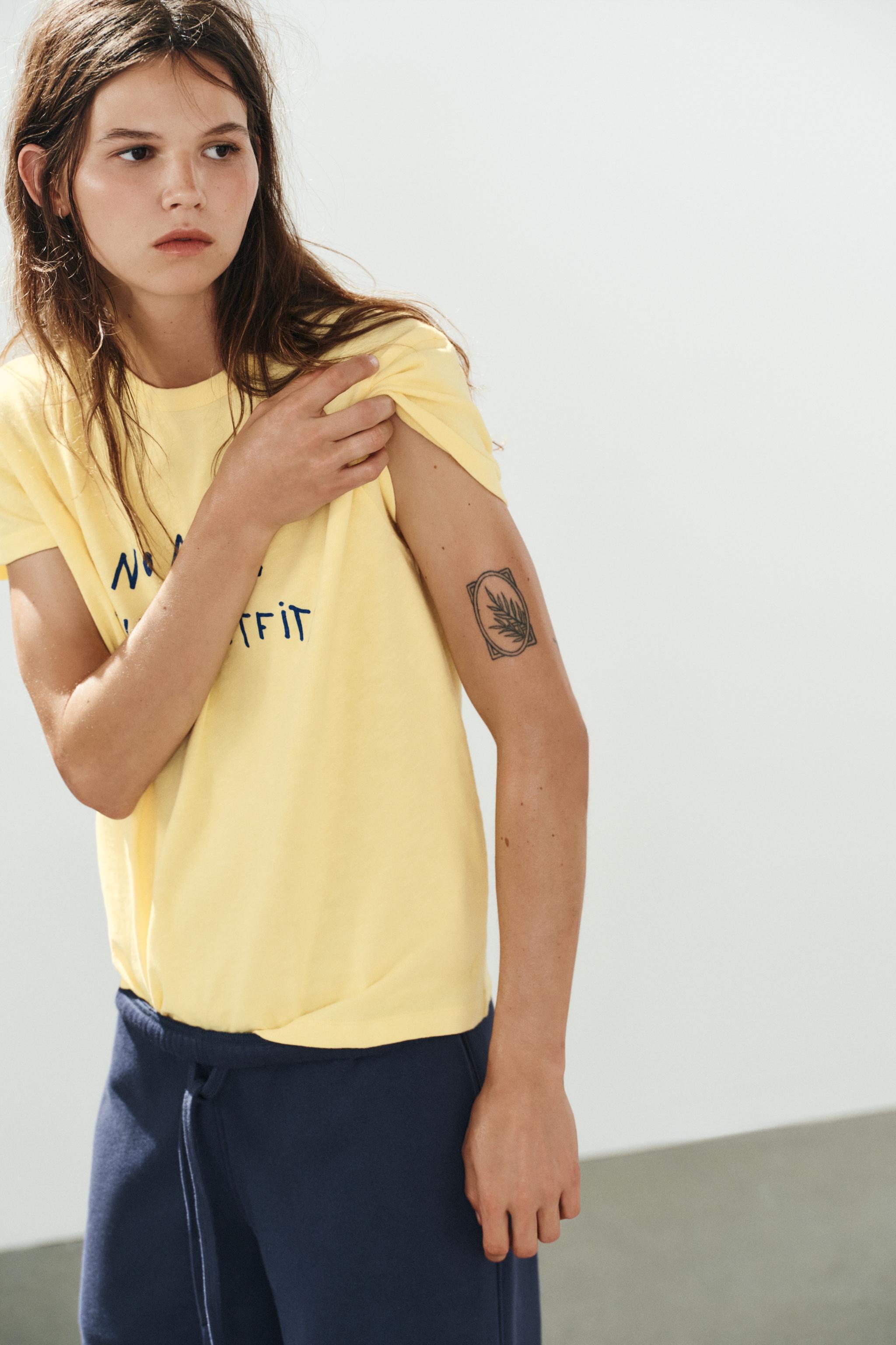 Женские футболки Zara YELLOW TEXT T-SHIRT — фото 3