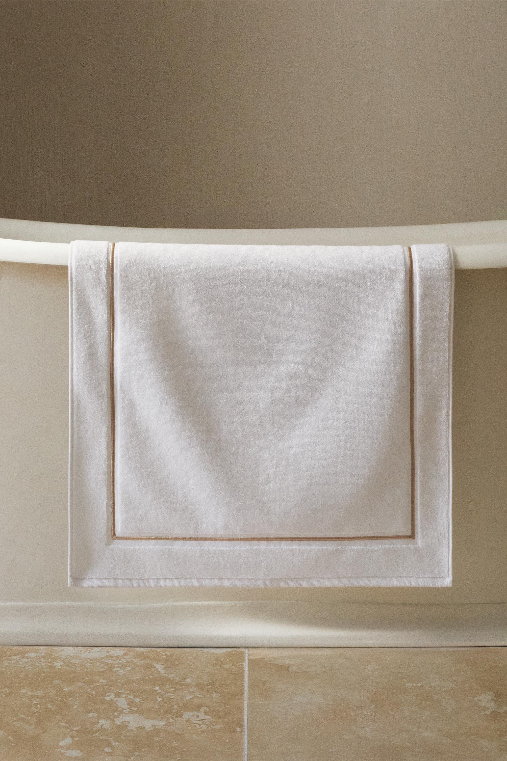 SCALLOPED BATH MAT — Beige