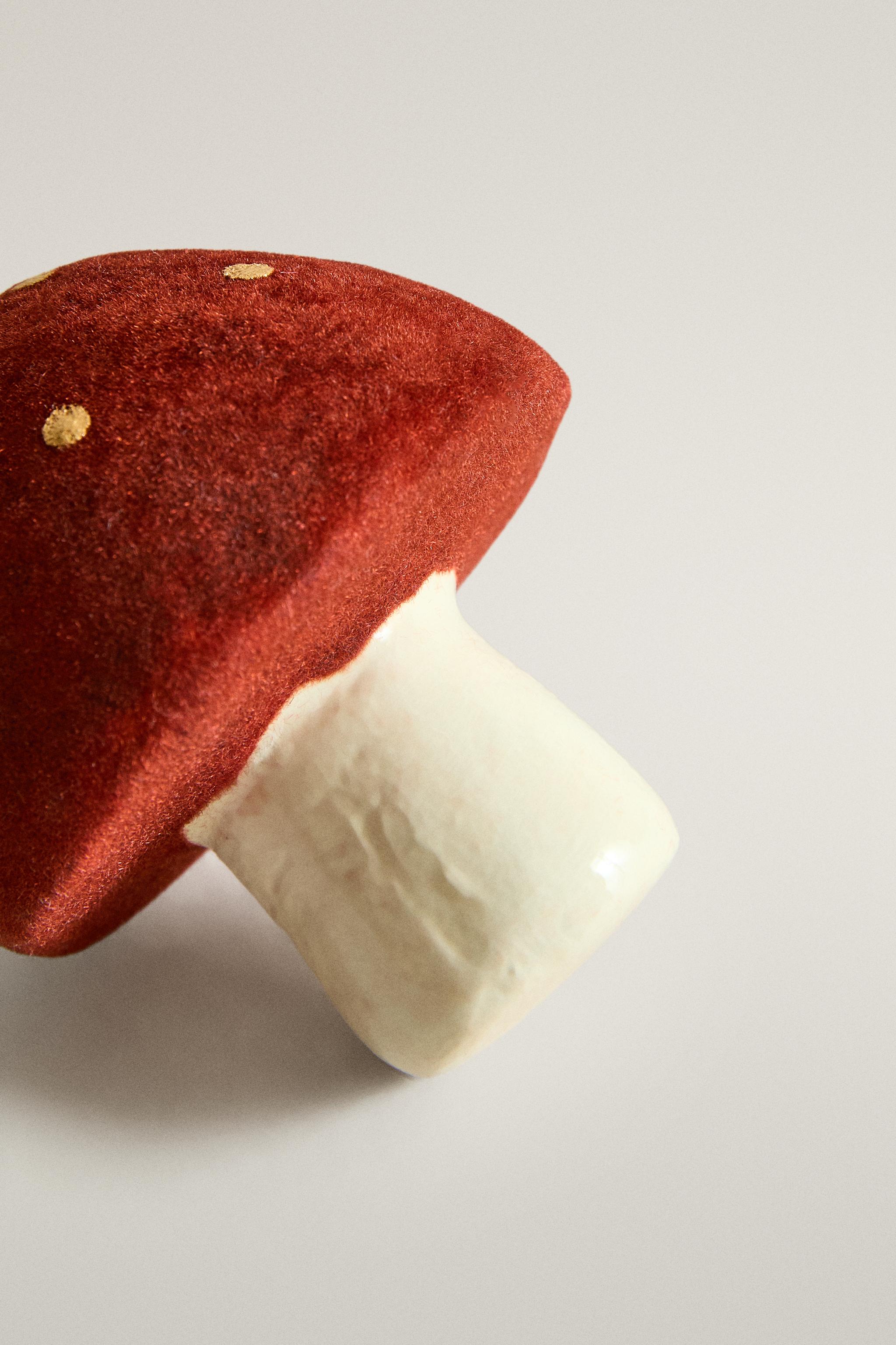 VELVET MUSHROOM CHRISTMAS TREE ORNAMENT