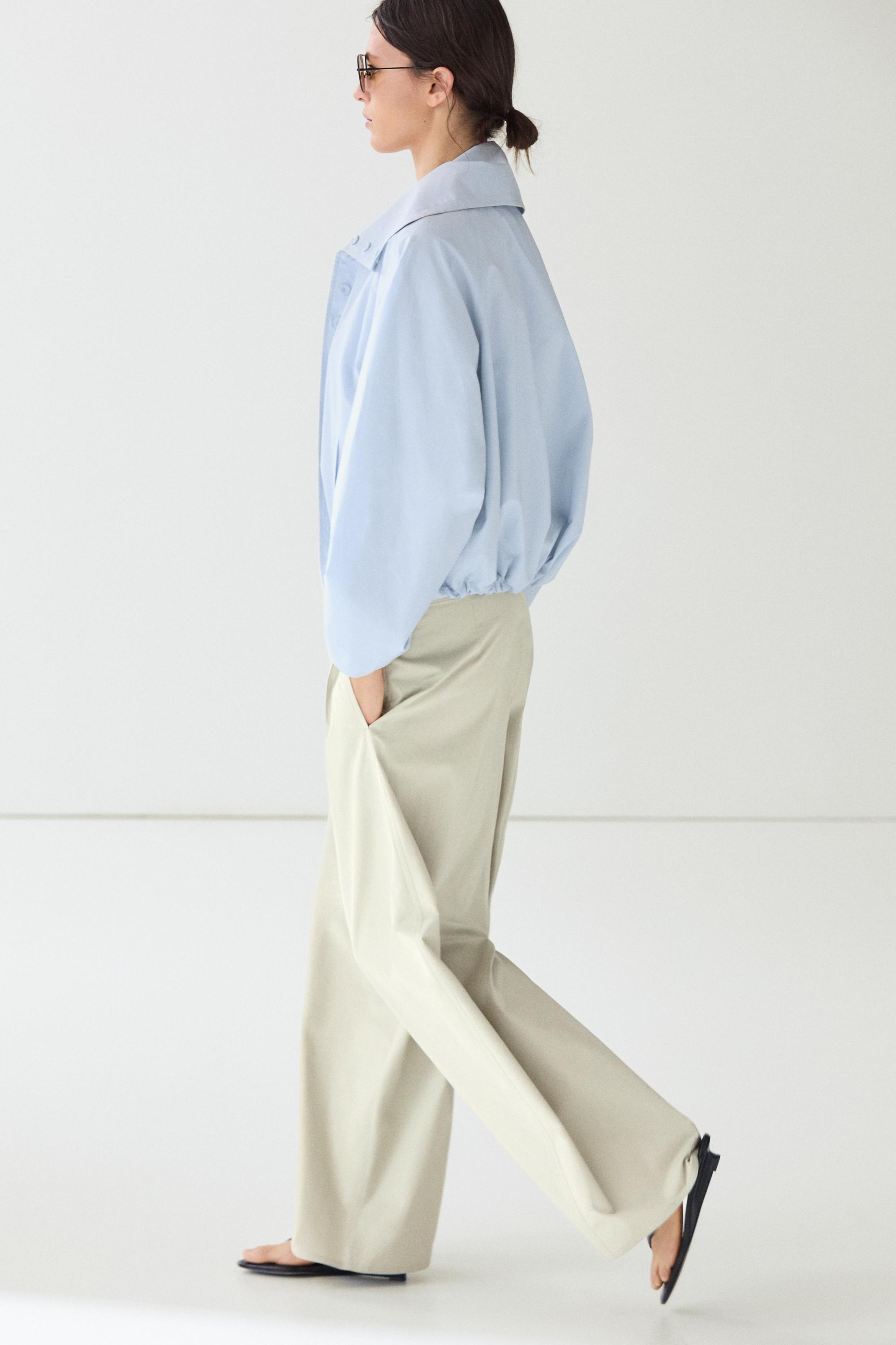 Pantalon large plissé avec ceinture