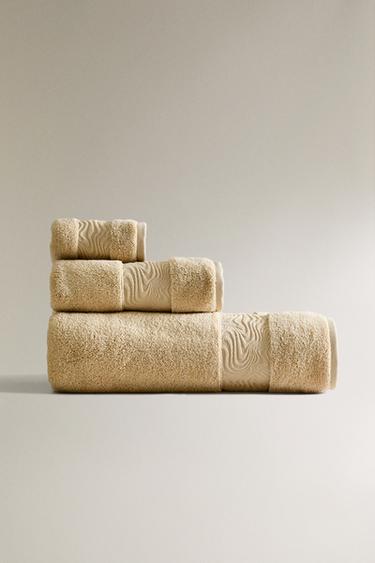 BATH TOWEL WITH MARBLE-EFFECT BORDER - Beige by Zara - Image 0