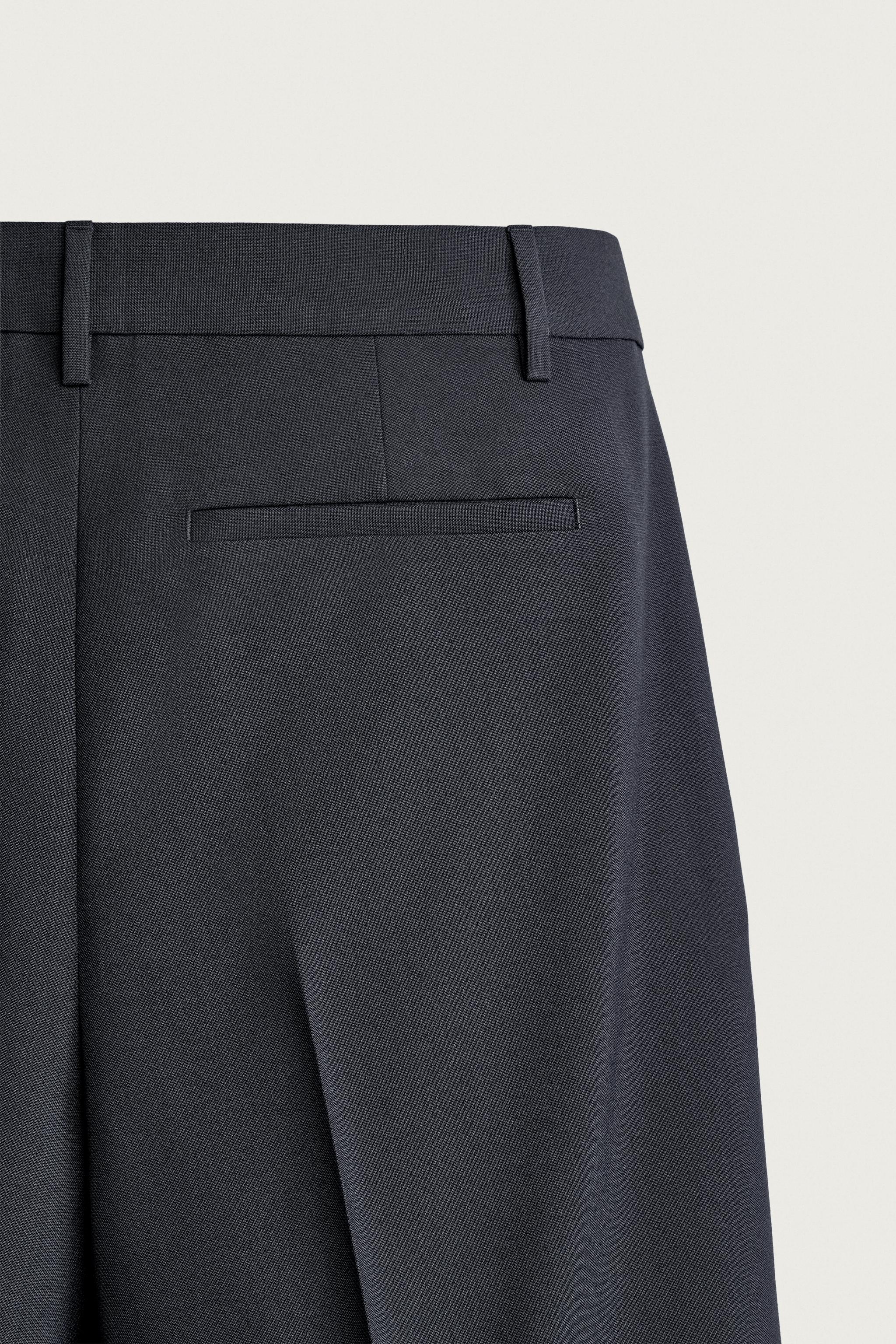 RELAXED FIT PLEATED PANTS