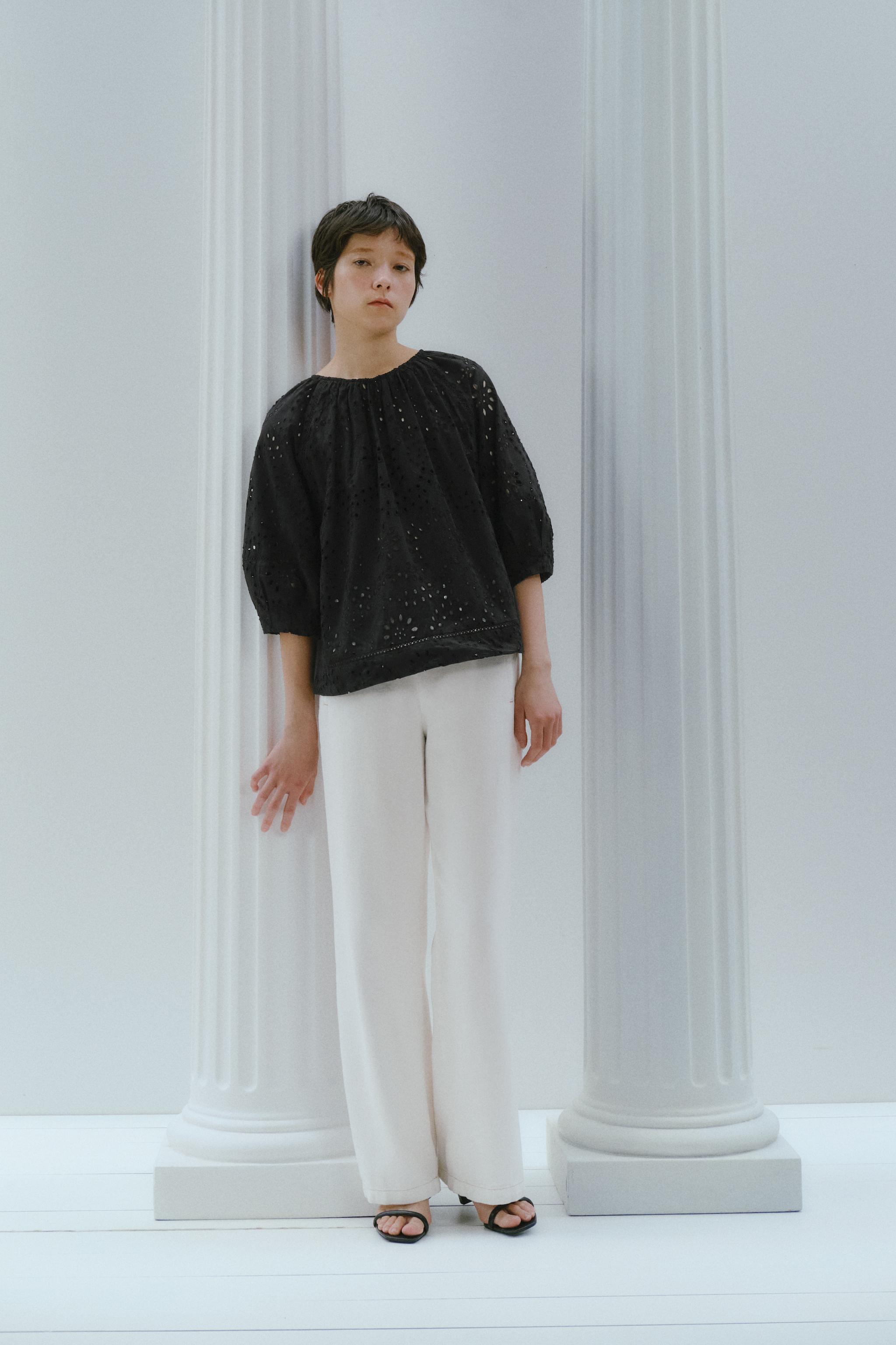 ZW COLLECTION カットワーク刺繍入りブラウス - ブラック | ZARA
