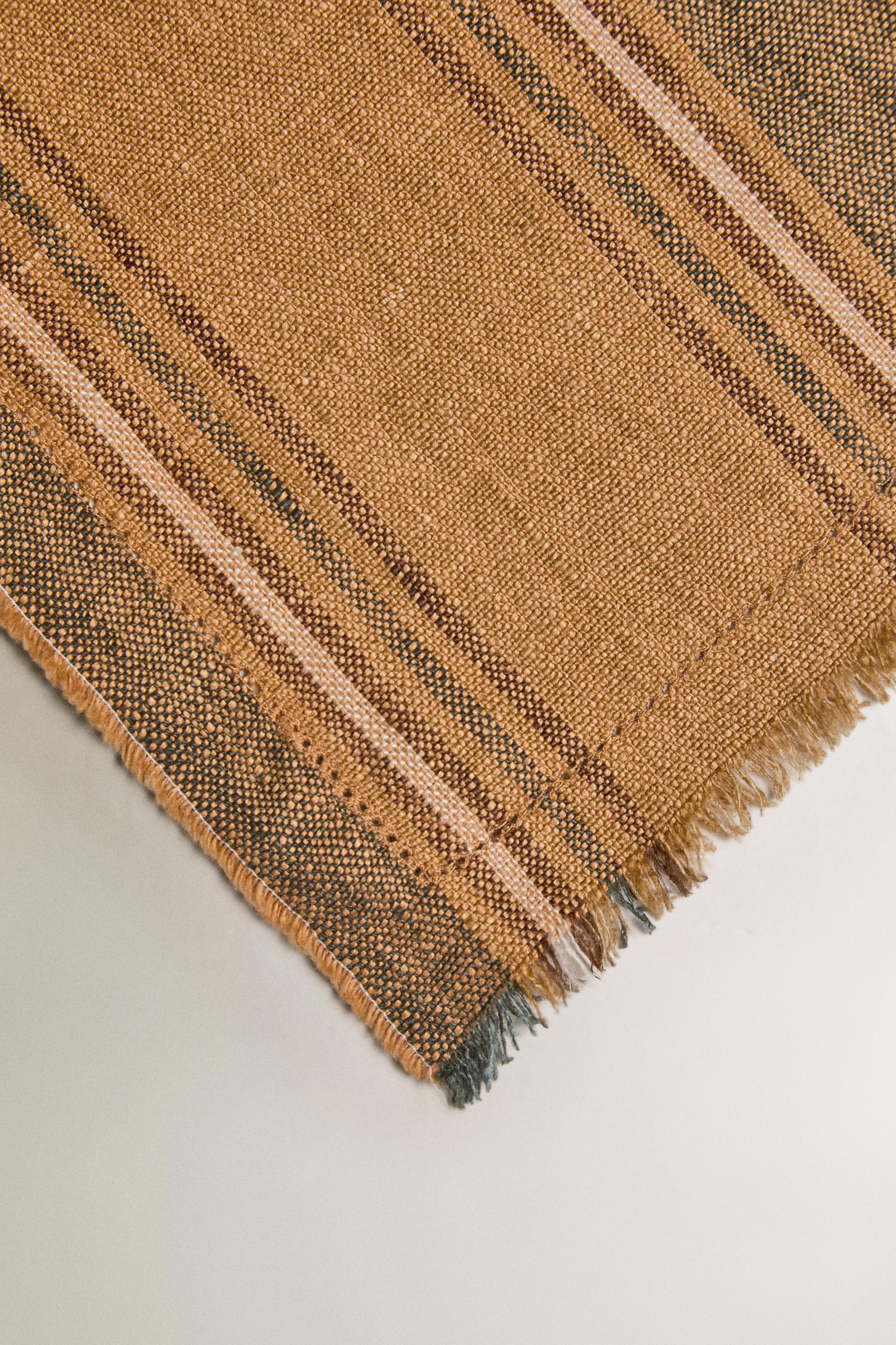 STRIPED LINEN BLANKET