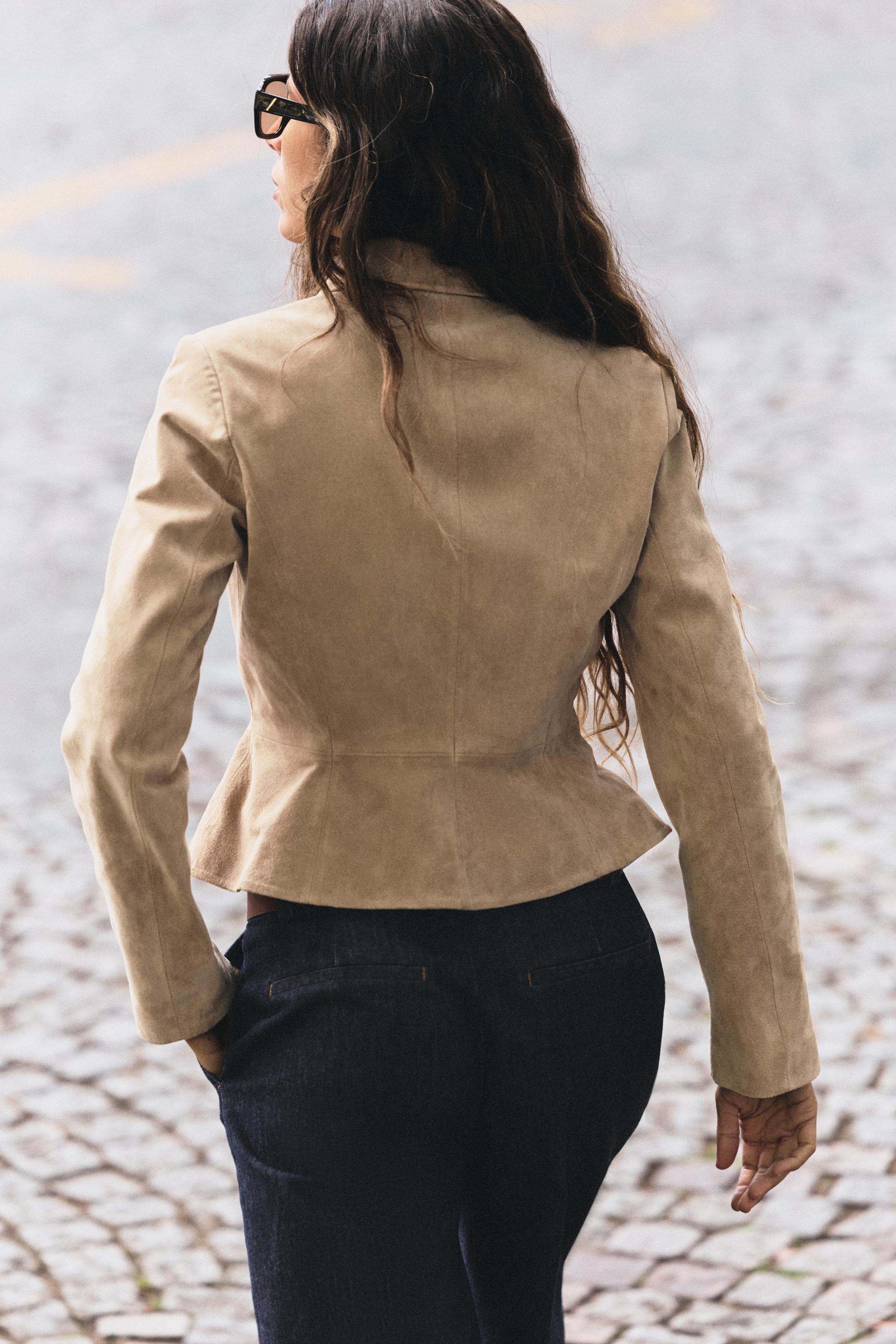 100% LEATHER CROPPED BLAZER WITH SHOULDER PADS