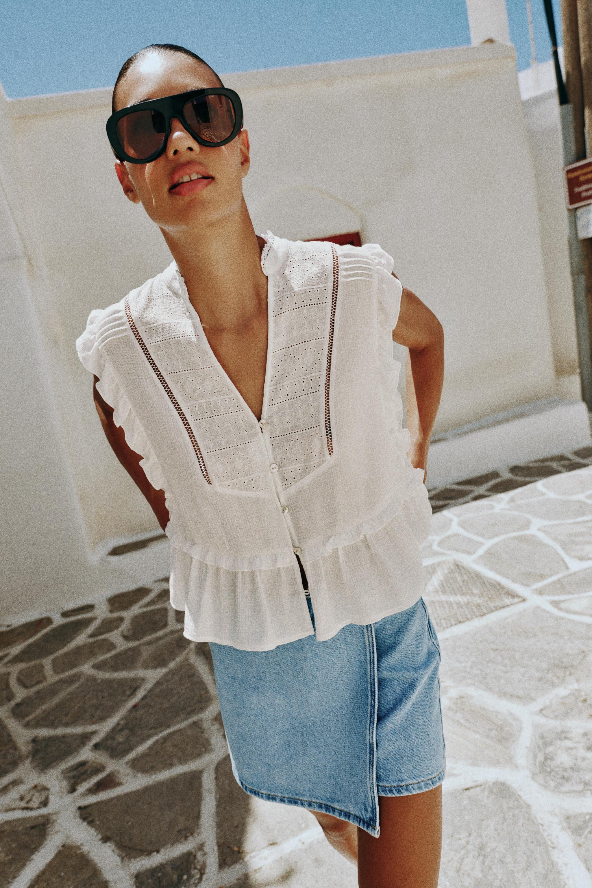 EMBROIDERED RUFFLE TOP — White