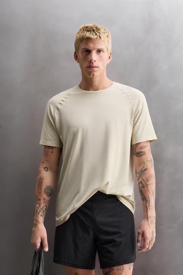 SEAMLESS TECHNICAL T-SHIRT - Oyster-white by Zara