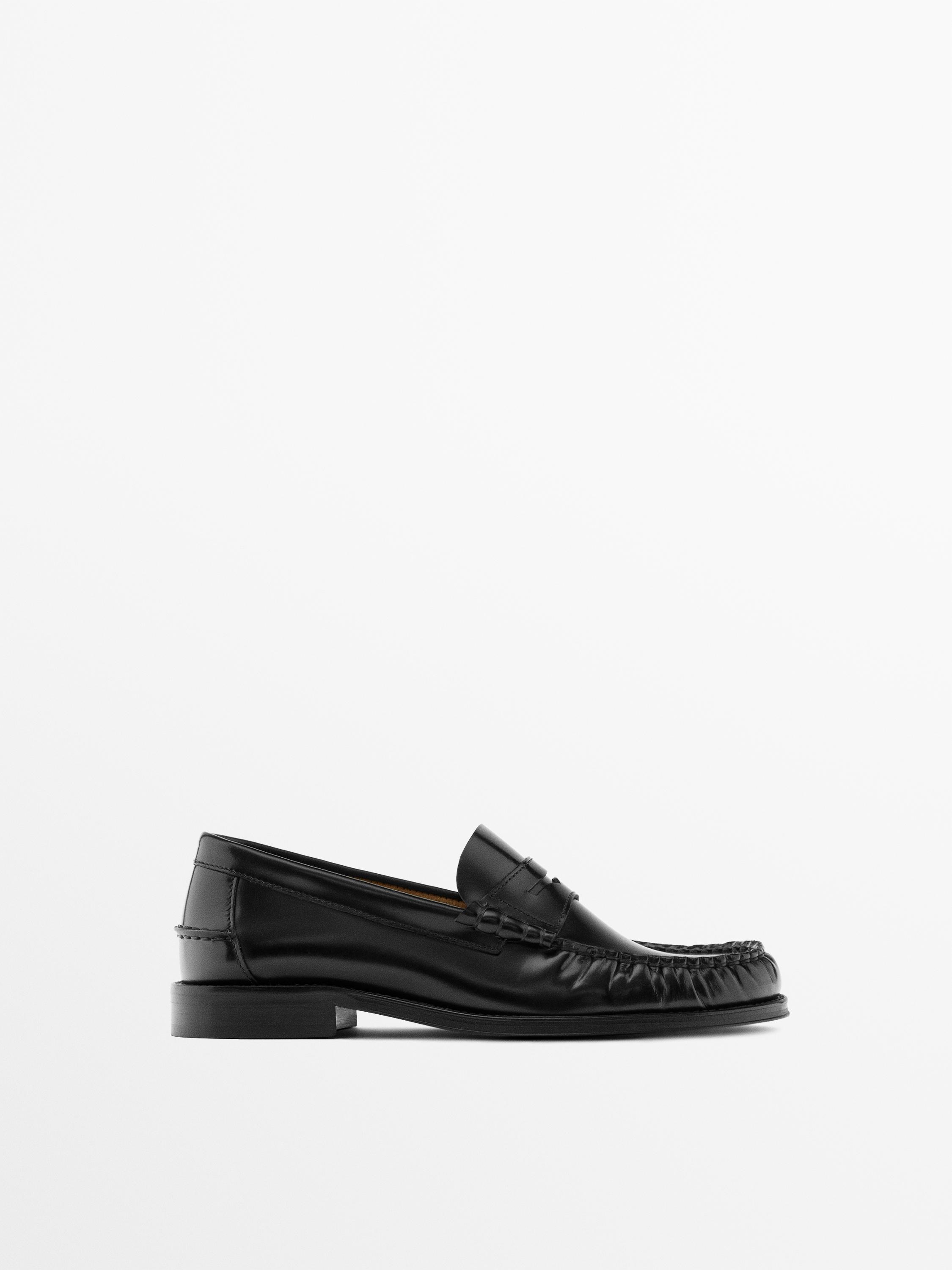 Leather loafer — Black