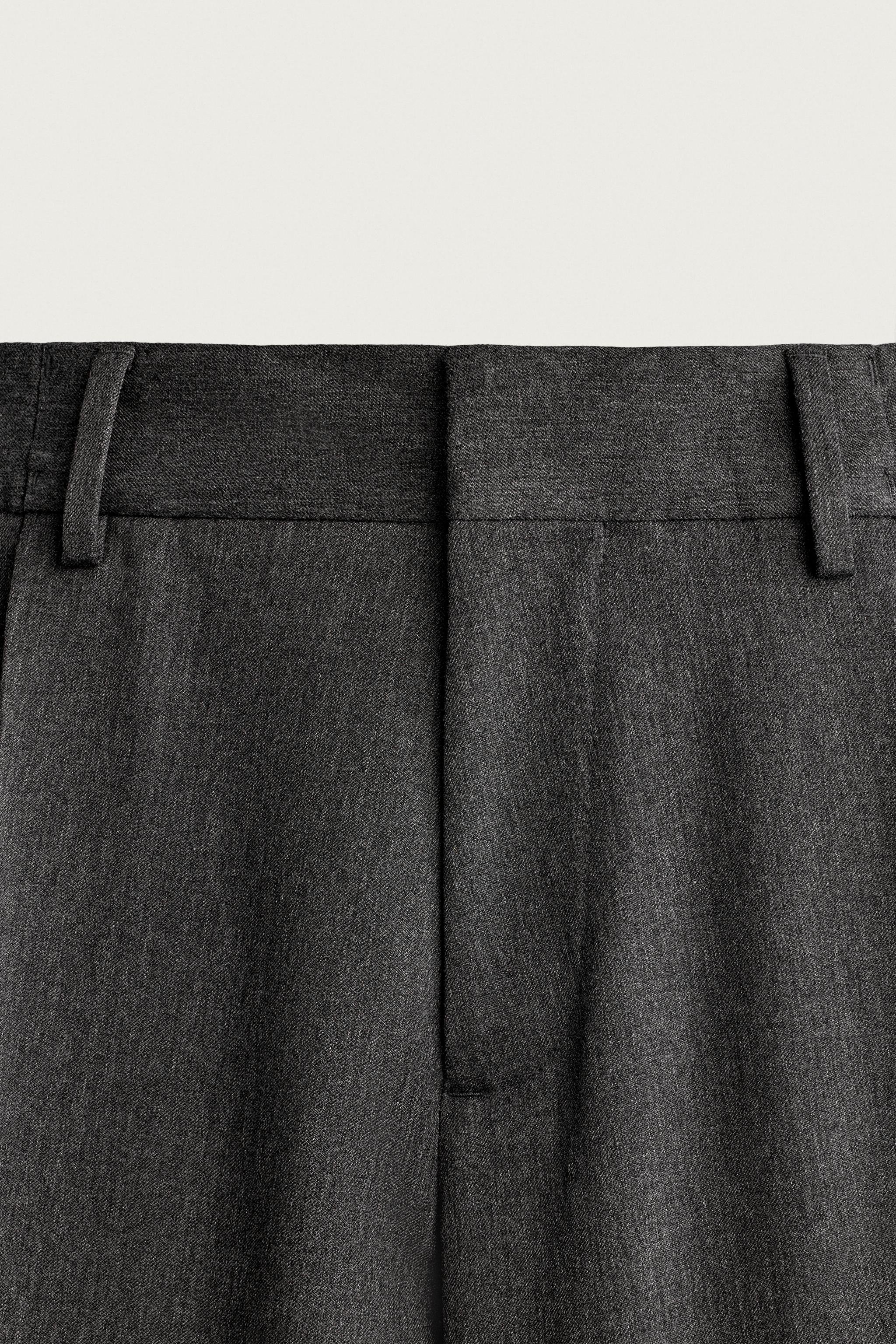 WIDE-FIT PLEATED PANTS
