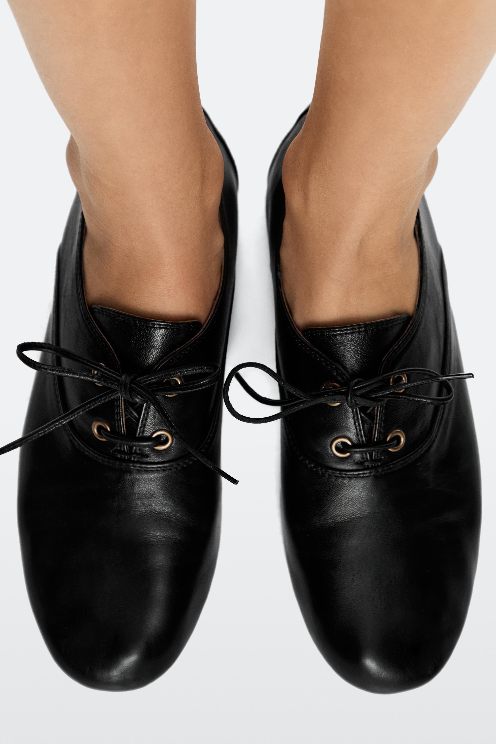 Soft leather lace-up shoe