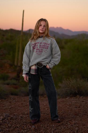 جينز بقصة ساق واسعة ونجوم ومزين بالستراس - أزرق الخاص بـ Zara