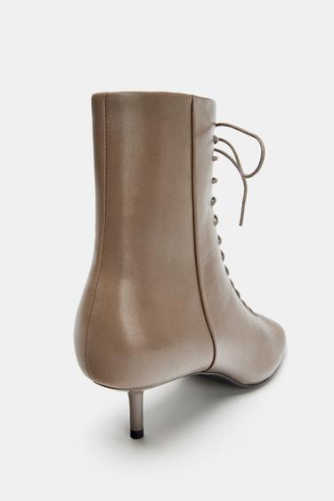 BOTTINES À TALONS EN CUIR ET LACETS - Gris taupe de Zara - Image 5