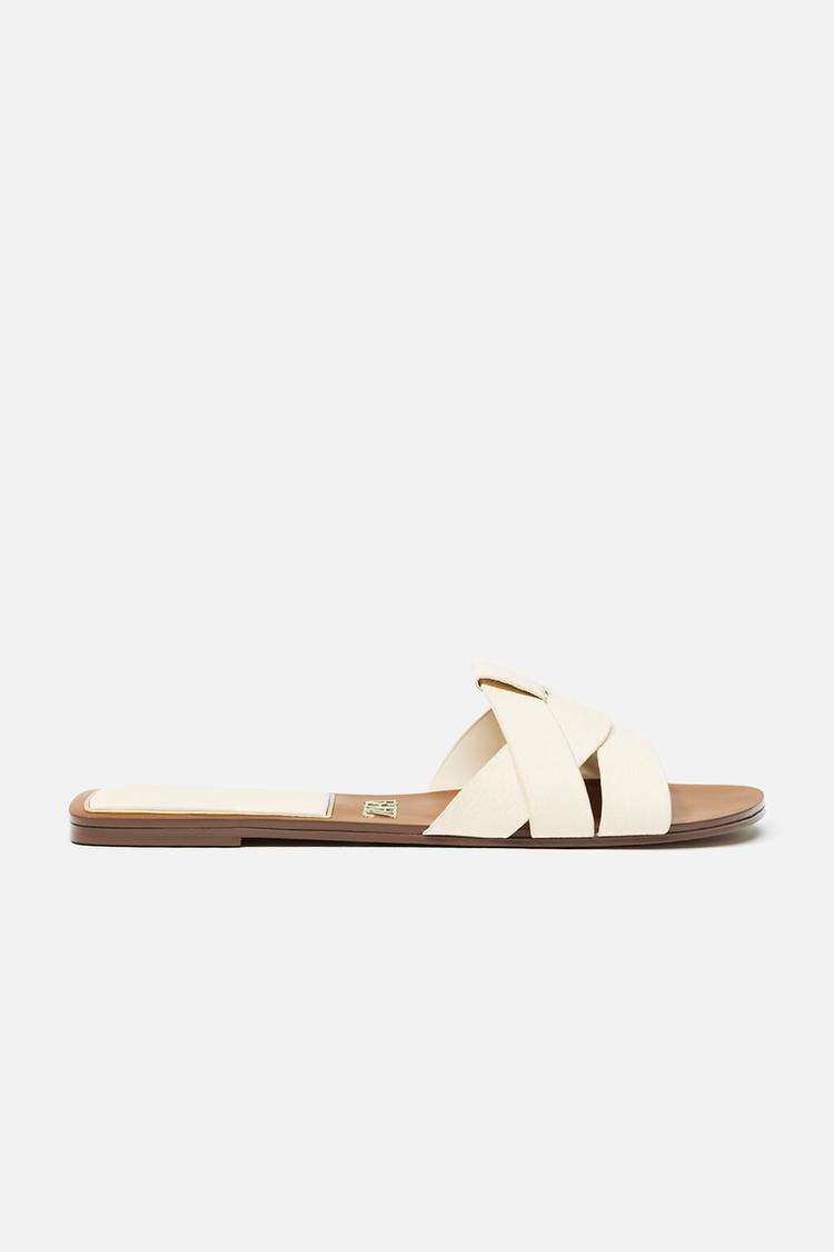 PLOCHÉ KOŽENÉ SANDÁLY S PŘEKŘÍŽENÝMI PÁSKY - Bílá od Zara